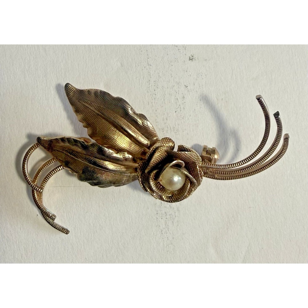 Vintage Gold Tone Flower Brooch Pin Faux Pearl Center  EXC - Picture 2 of 4